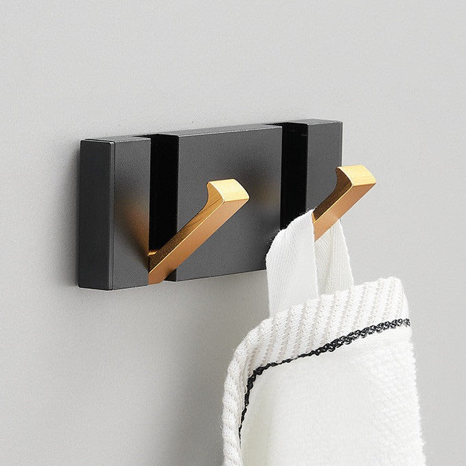 Thomas Filigree Retractable Towel Rack